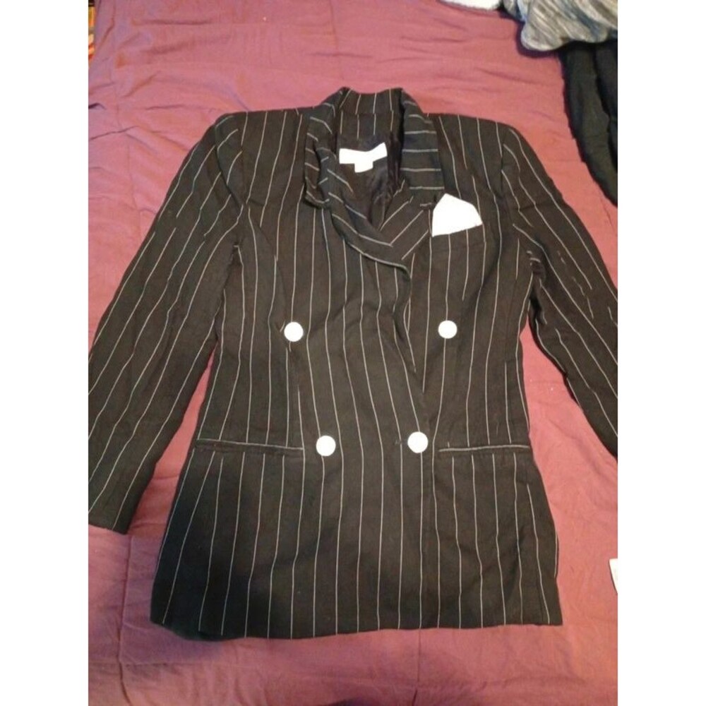 Ladies size 4 Jones New York black pinstripe blazer